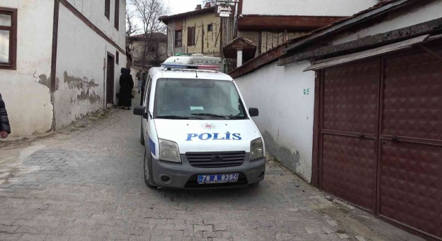 Karabükte bir kadın evinde ölü bulundu
