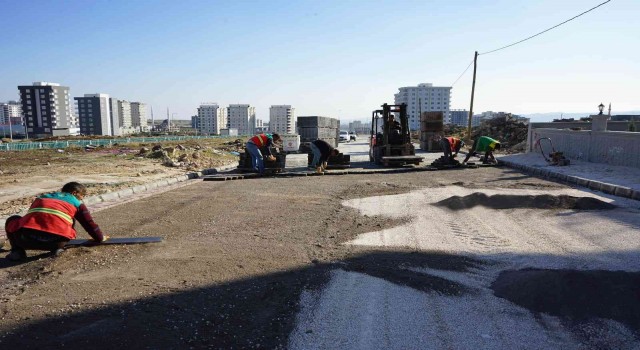 Karaköprüde yeni yollar kilitli parkeyle döşeniyor