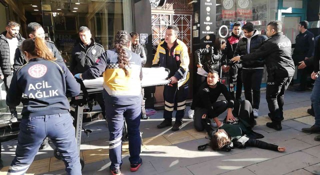 Karamanda bıçaklı saldırıya uğrayan anne ve oğlu ağır yaralandı