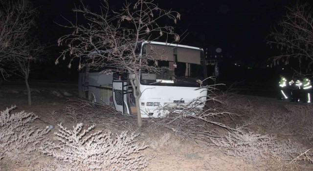 Karamanda freni patlayan işçi midibüsü şarampole sürüklendi: 7 yaralı