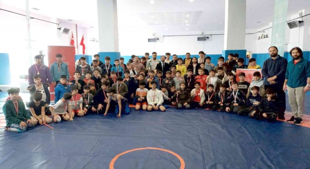 Karamanda okul sporları güreş müsabakaları sona erdi