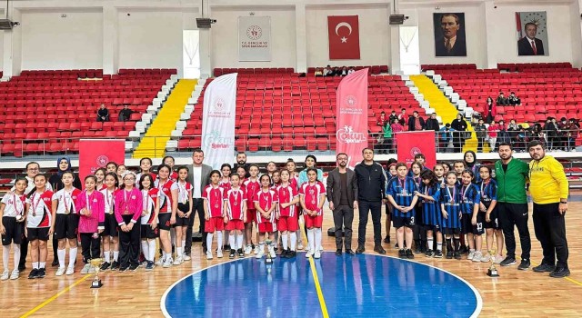 Karamanda okul sporları küçükler hentbol müsabakaları sona erdi