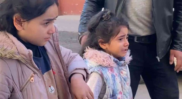 Karne günlerinde evleri yanınca, gözyaşlarına hakim olamadılar