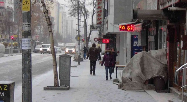 Karsta beklenen kar yağdı