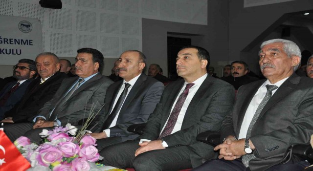 Karsta muhtarlara “Aile Okulu” Projesi anlatıldı