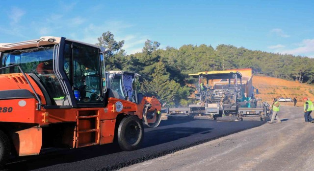 Kavaklıderede yol çalışmaları tamamlanıyor