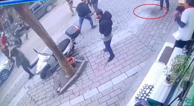 Kavgayı izlerken canından oluyordu