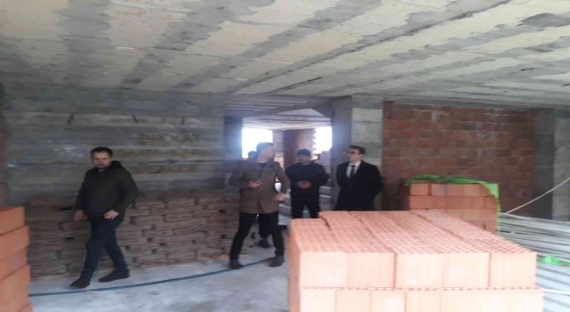Kaymakam Yılmaz, gençlik ve spor merkezi inşaatını inceledi