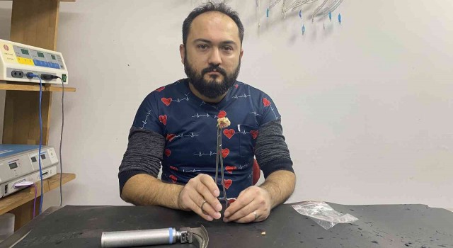 Kedinin soluk borusuna takılan kemik ameliyatla çıkartıldı