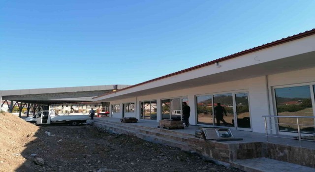 Kemer Belediyesinden Çamyuvaya kapalı pazar yeri