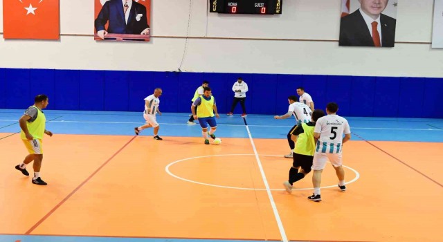 Kemerde kurumlar arası futsal turnuvası başladı