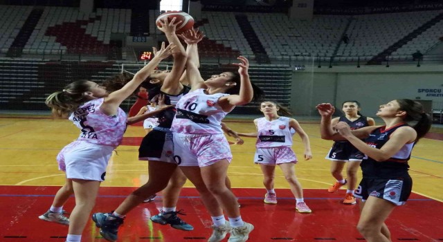 Kepezin uzun kızları Antalya şampiyonu oldu