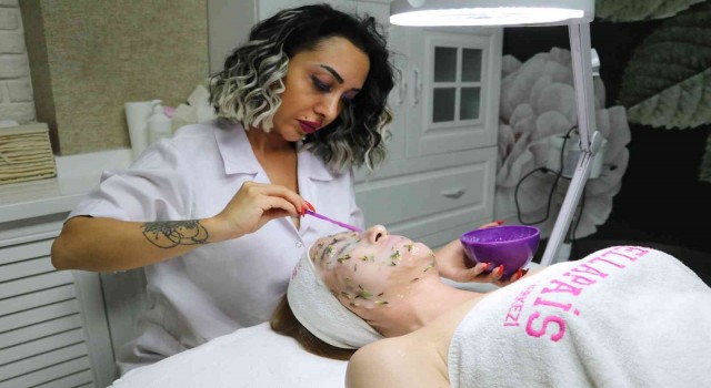 Kırışıklıkları yok eden maske uygulaması