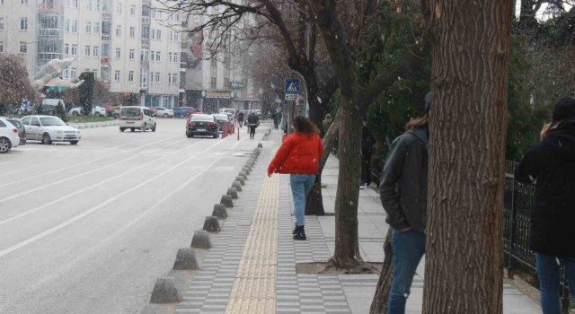 Kırklarelide kısa süreli kar yağışı sevindirdi: Görenler telefona sarıldı