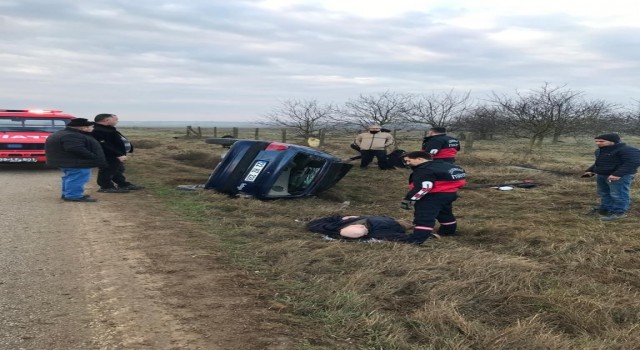 Kırklarelinde şarampole devrilen otomobilde 3 kişi yaralandı