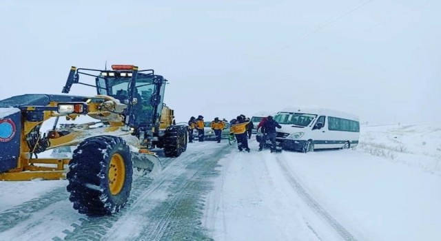 Kırşehir 112 ekipleri zorlu kış şartlarında vatandaşın yanında