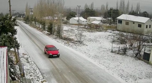 Kış yeni geldi, Mersinde kar yağışı