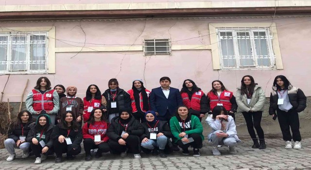 Kızılay gönüllüleri camilerde temizlik yaptılar