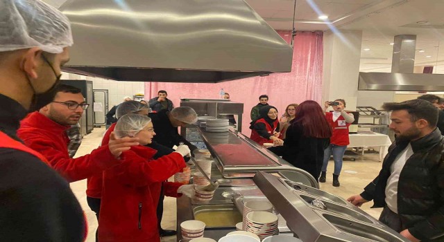 Kızılaydan öğrencilere çorba ikramında