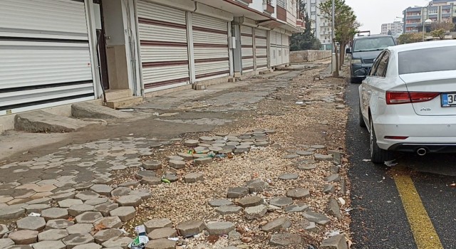 Kızıltepede kaldırım ve yollar bakımsızlığıyla dikkat çekiyor