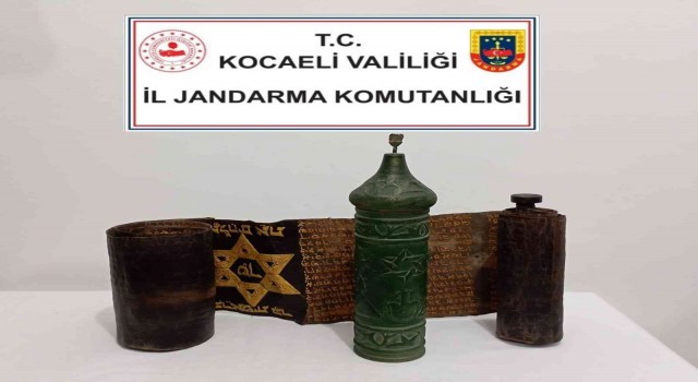 Kocaelide ceylan derisi üzerine İbranice yazılmış Tevrat ele geçirildi