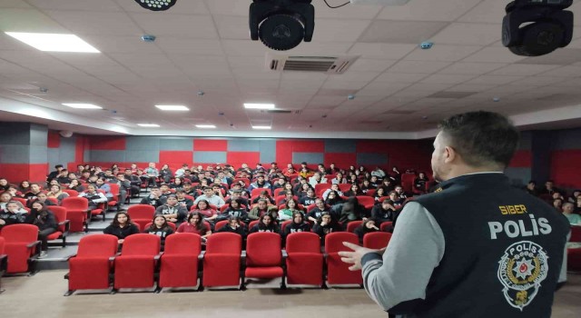 Koçarlıda öğrencilere güvenli internet kullanımı anlatıldı