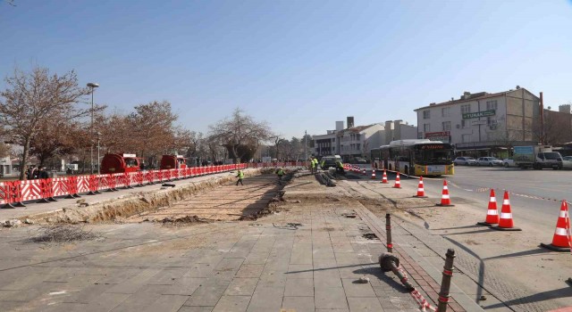 Konya Büyükşehir Kültürparka kapalı otobüs durakları yapıyor