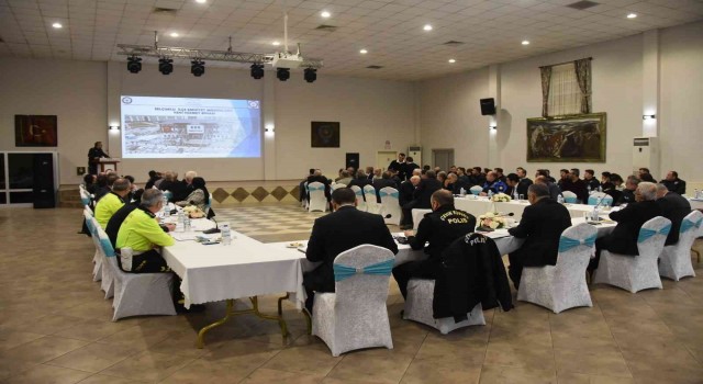 Konya Emniyet Müdürü Engin Dinç muhtarlarla bir araya geldi