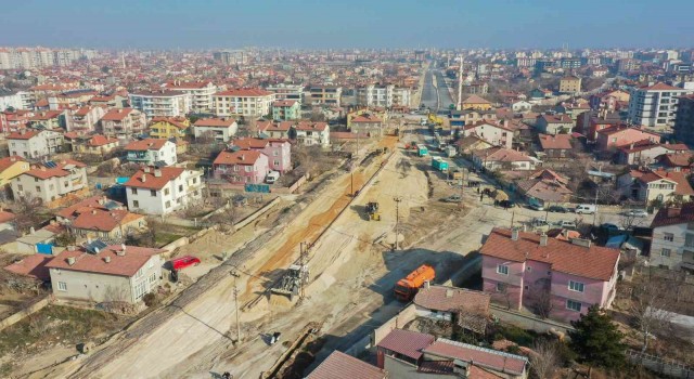 Konyada Alparslan Türkeş Caddesinde çalışmalar sürüyor