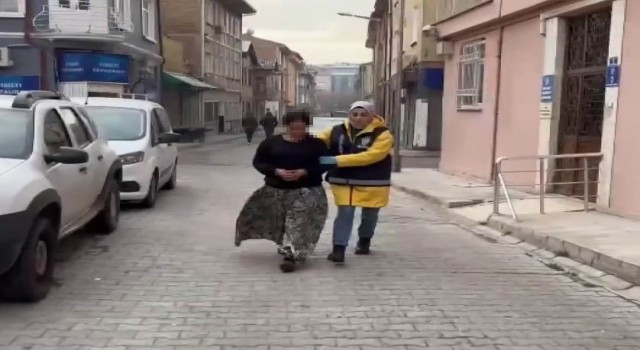Konyada eve giren hırsızlar suçüstü yakalandı