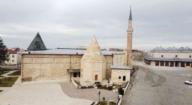 Konyadaki tarihi Eşrefoğlu Camisini 6 ayda 157 bin kişi ziyaret etti