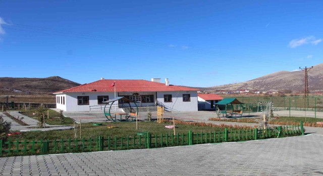 Köy Yaşam Merkezi, çocuklara eğitim yuvası kadınlara da gelir kapısı oldu