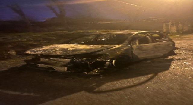 Küçükçekmecede çalınan otomobil Sultangazide yakılmış halde bulundu