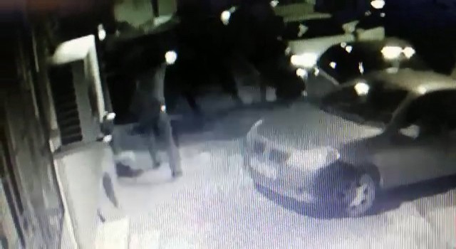 Küçükçekmecede düğün çıkışı silahlı saldırı
