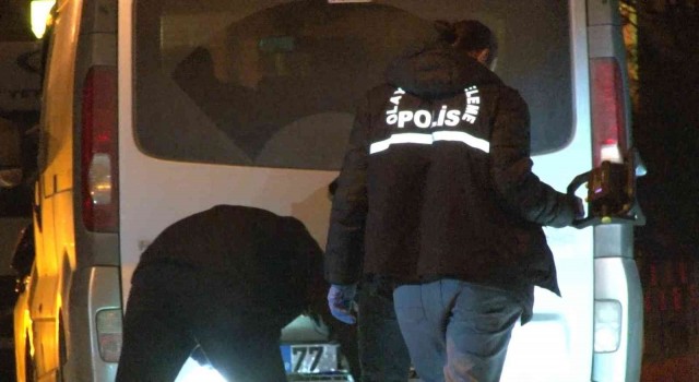 Küçükçekmecede düğün çıkışı silahlı saldırı: 2 yaralı