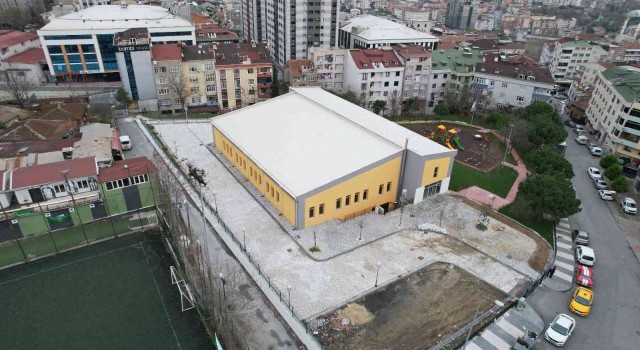 Küçükköy yarı olimpik yüzme havuzu açılış için gün sayıyor