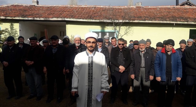 Kurak giden havalardan dolayı köylüler yağmur duasına çıktı