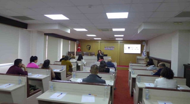 Kuşadası Ticaret Odasında müşteri ile iletişim eğitimi