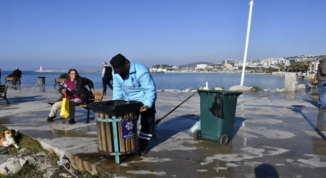 Kuşadasında yeni yıl sonrası temizlik çalışması yapıldı
