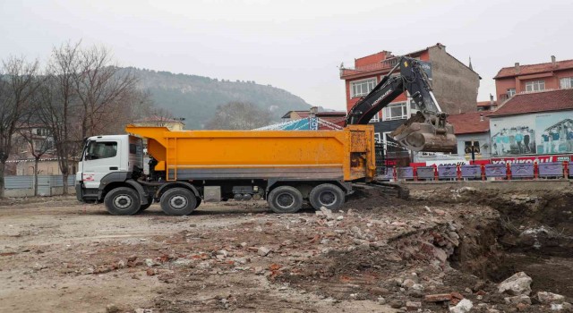 Kütahya 30 Ağustos İş Merkezinde hafriyat mesaisi