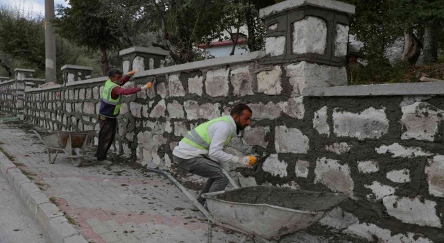 Kütahya şehir merkezindeki mezarlıklar yenilendi