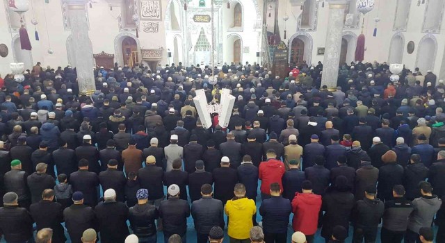 Kütahya Ulu Camiinde yeni yılın ilk sabah namazı buluşması