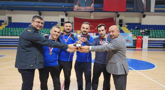 Kütahyada eğitim çalışanlarından voleybol turnuvası
