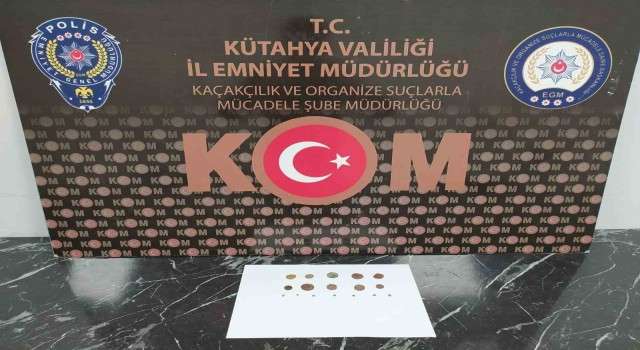 Kütahyada tefecilik yaptığı iddia edilen şahsın evinde tarihi eser bulundu