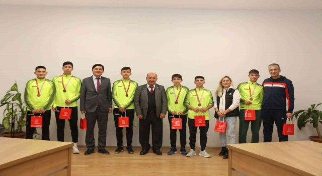 Kütahyadan iki okul takımı Kros Türkiye Şampiyonasına katılma hakkı kazandı