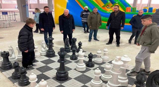 Lapseki Belediyesinin 15 Tatil Eğlencesi etkinliğinde çocuklar doyasıya eğlendi