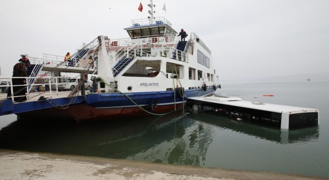 Malatyada belediye otobüsü baraj gölüne uçtu: 3 yaralı