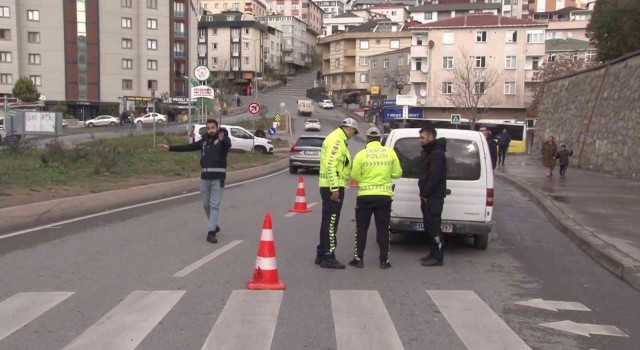 Maltepede okul önlerinde polisten sıkı denetim