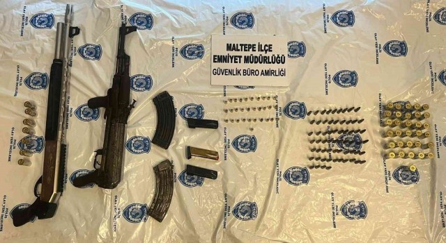 Maltepede ruhsatsız işletilen kafeden kaçak silah çıktı