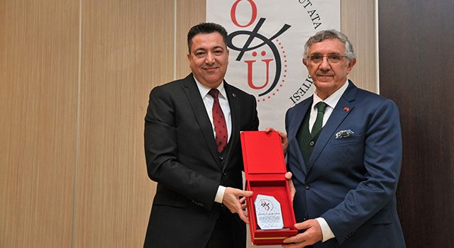 Manas Üniversitesi Rektörü, Korkut Ata Üniversitesi’nde konferansa katıldı